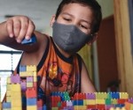 Niño jugando