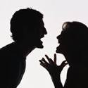 Pareja discutiendo